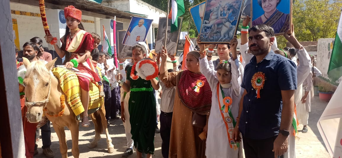 आजादी का अमृत महोत्सव के तत्वावधान में स्वतंत्रता सेनानियों की याद में रैली, Govt. Middle School, Bai, Zone Chenani